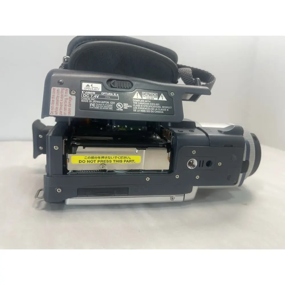 Canon Optura Xi MiniDV Digital Camcorder 220X Zoom w/ 3 Batteries Untested